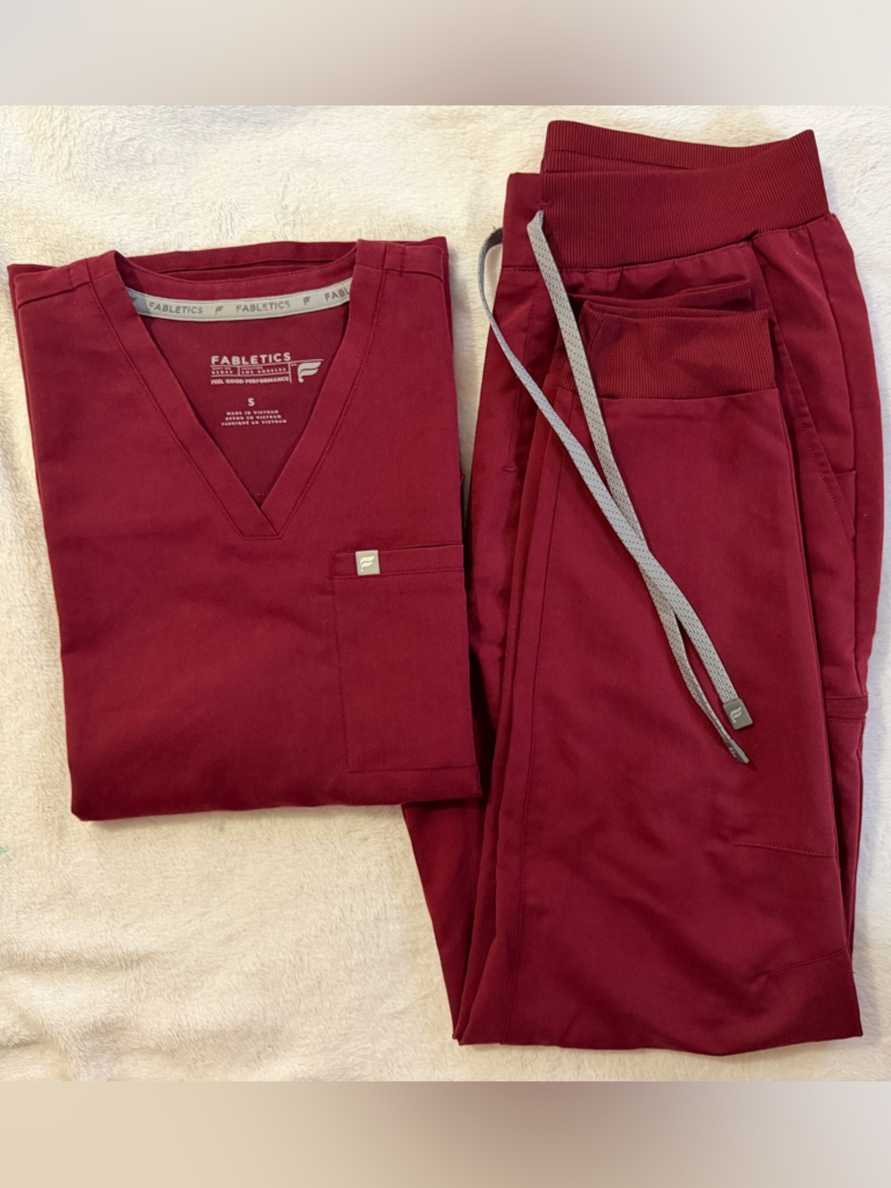 Fabletics scrubs set in Wine